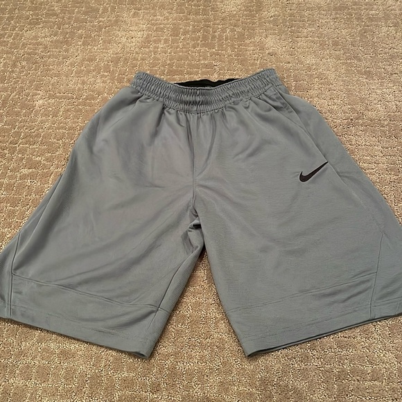 Men’s Nike size S basketball shorts - Picture 1 of 3